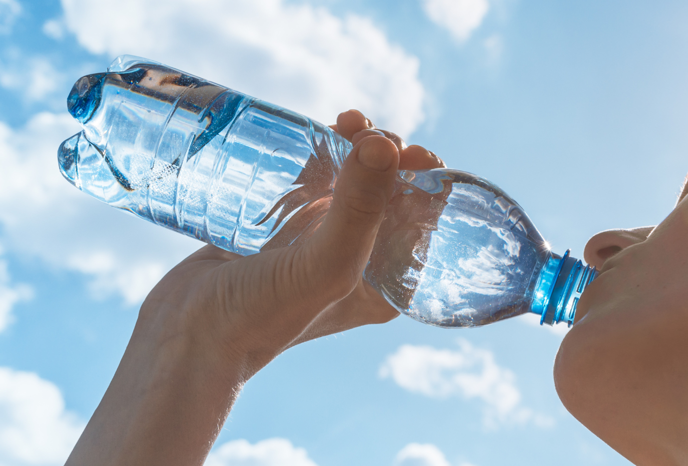 Boire beaucoup d’eau fait-il vraiment maigrir ?